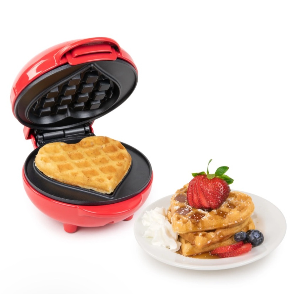 NWT Dash Heart Mini Waffle Maker Red